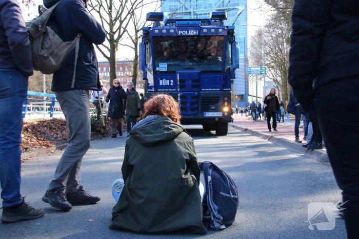 ME veegt A12 met actievoerders leeg