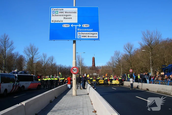 ME veegt A12 met actievoerders leeg