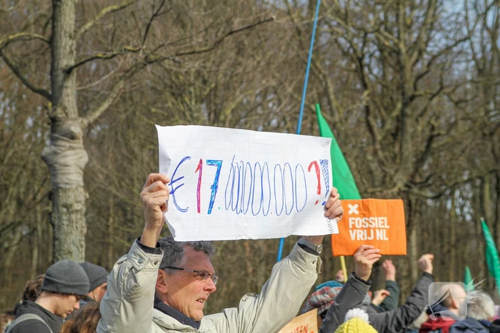 Duizenden demonstranten op snelweg A12