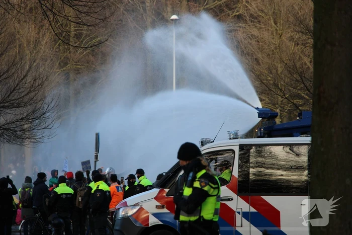 Duizenden demonstranten op snelweg A12