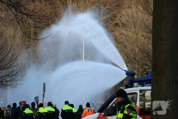 Duizenden demonstranten op snelweg A12