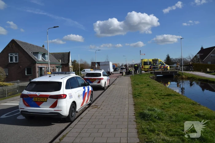 Fietser geschept door bestelbus