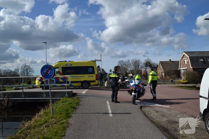 Fietser geschept door bestelbus