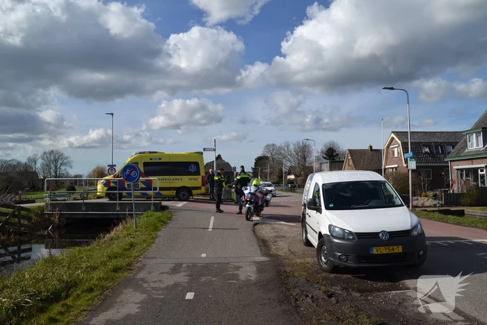 Fietser geschept door bestelbus