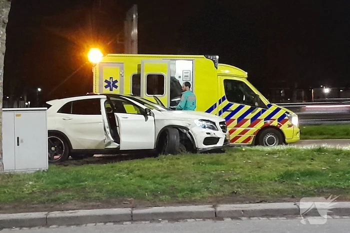 Twee voertuigen in botsing op afrit van snelweg