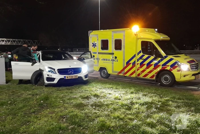 Twee voertuigen in botsing op afrit van snelweg