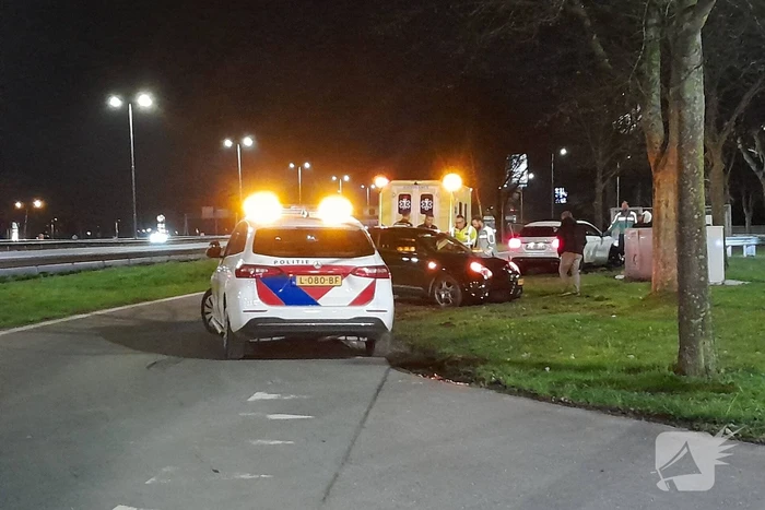 Twee voertuigen in botsing op afrit van snelweg