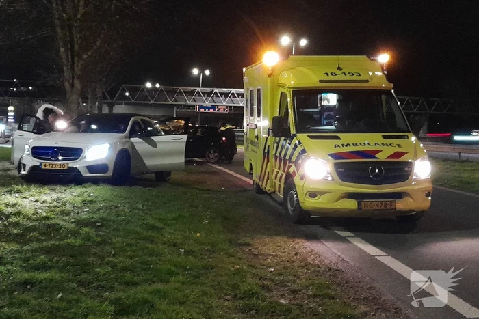 Twee voertuigen in botsing op afrit van snelweg