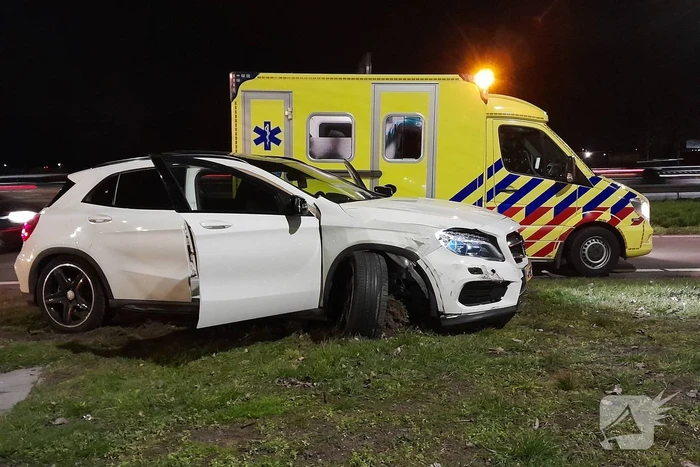 Twee voertuigen in botsing op afrit van snelweg