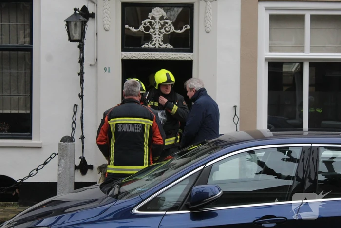 Brandweer verricht metingen na gaslucht