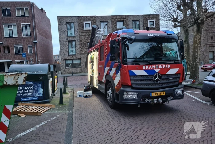 Brandweer verwijdert zonnescherm