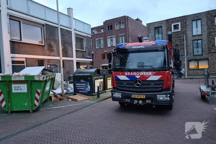 Brandweer verwijdert zonnescherm
