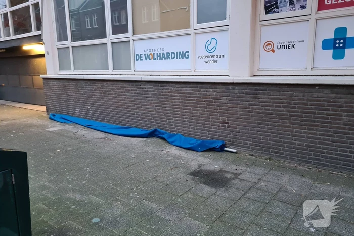 Brandweer verwijdert zonnescherm