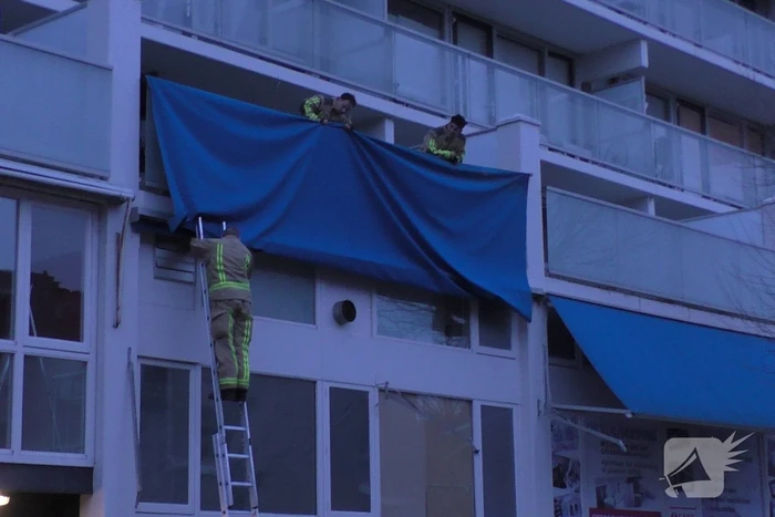 Brandweer verwijdert zonnescherm