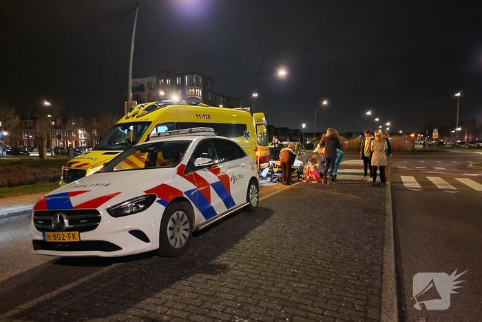 Vrouw op fiets aangereden door automobilist