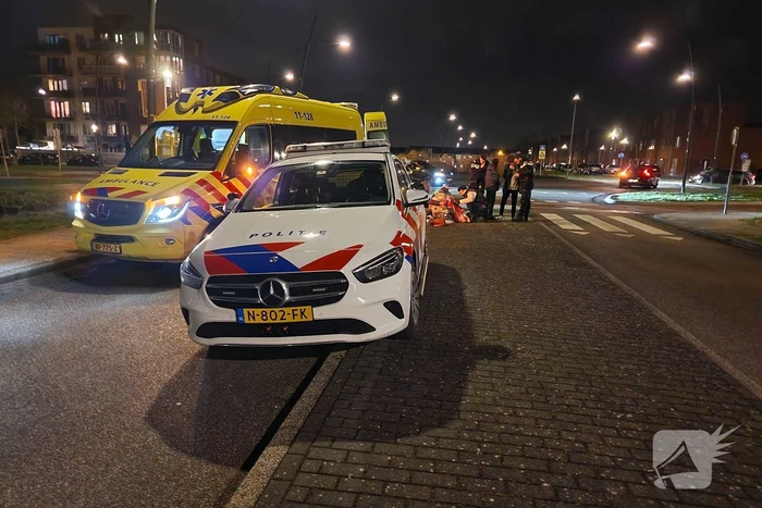Vrouw op fiets aangereden door automobilist