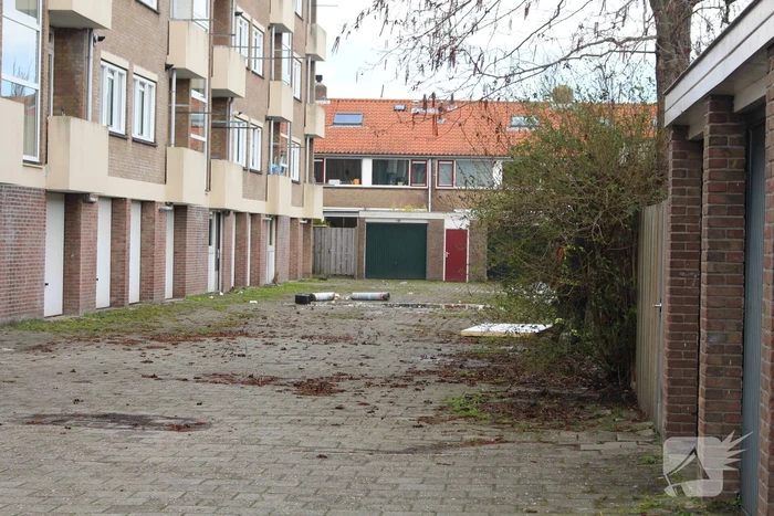 Dakdekkers spullen waaien van dak