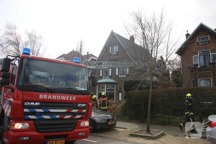 Dakdeel laat los door harde wind