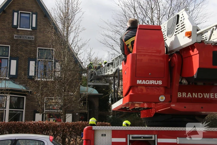 Dakdeel laat los door harde wind