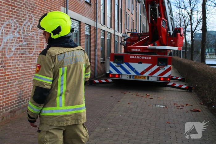 Rondvliegende dakpannen vallen op fietspad