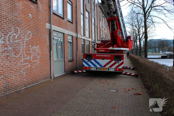 Rondvliegende dakpannen vallen op fietspad