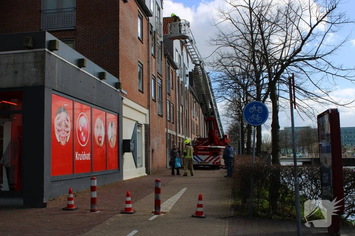 Rondvliegende dakpannen vallen op fietspad