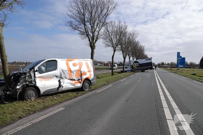 Bakwagen en bestelbus betrokken bij ongeval