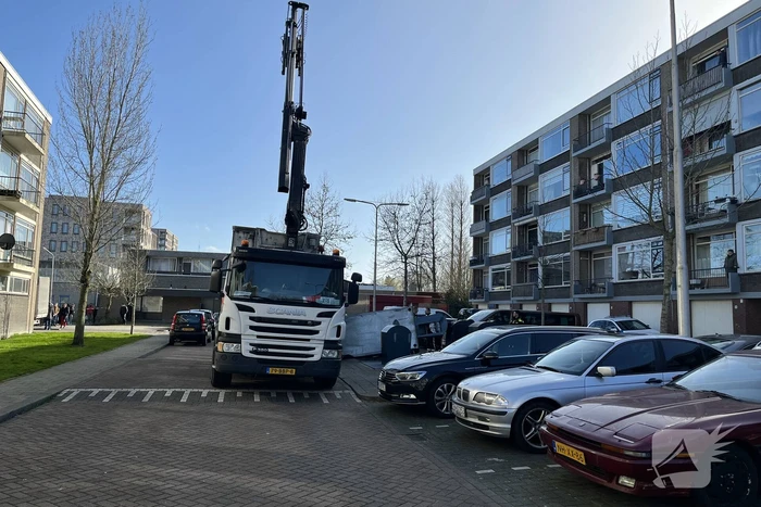 Persoon gewond nadat container afbreekt