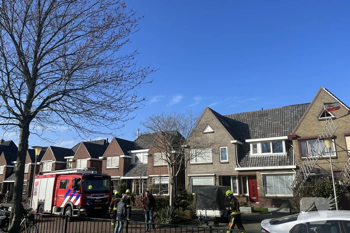 Steiger waait om door harde wind