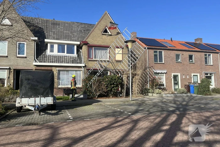 Steiger waait om door harde wind