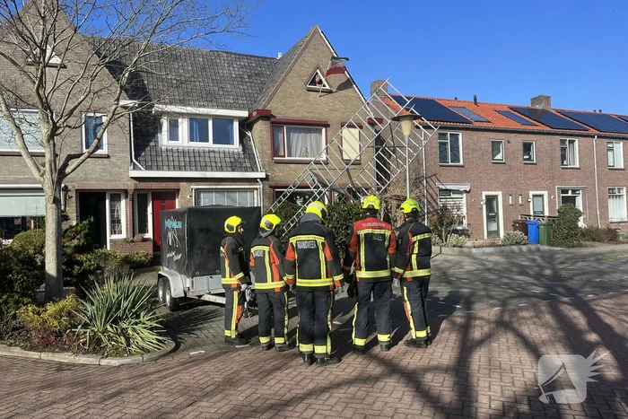 Steiger waait om door harde wind