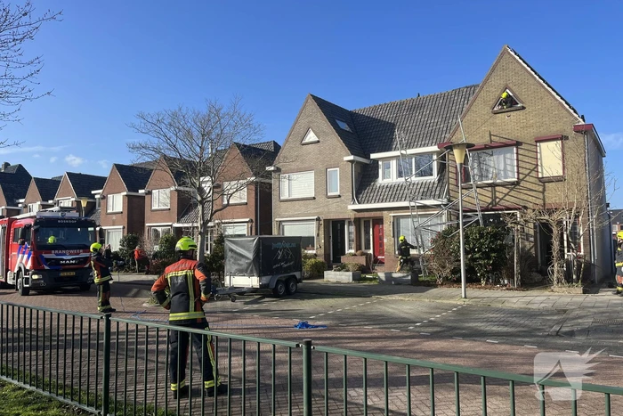 Steiger waait om door harde wind