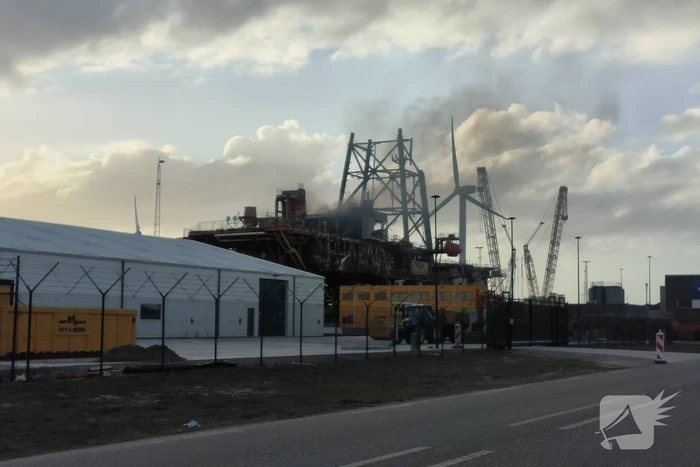 Flinke brand op offshore platform