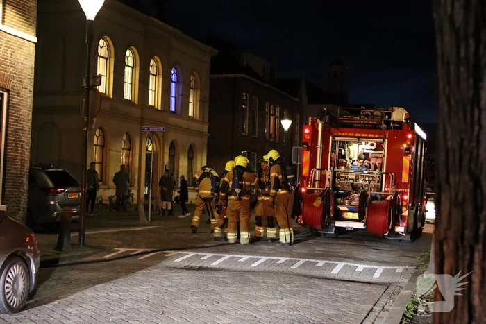Brand in schoorsteen van woning