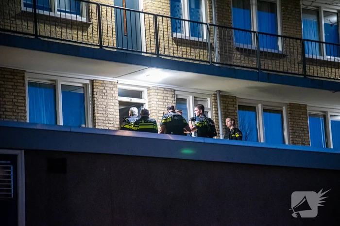 Persoon gewond na steekincident in woning