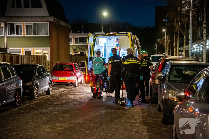 Persoon gewond na steekincident in woning