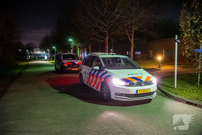 Politie assisteert bij agressief persoon bij Antes