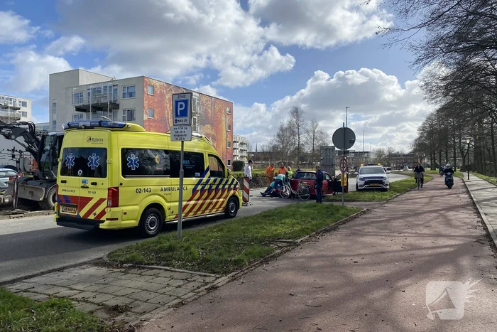Man op fiets aangereden door automobilist