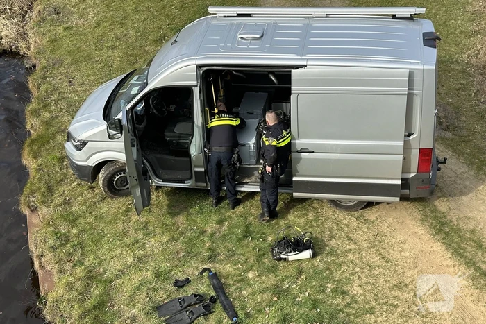Duikinzet arrestatieteam in kanaal