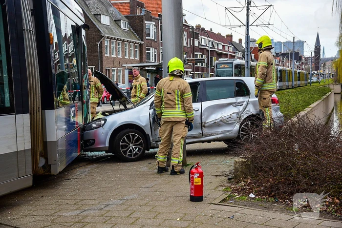 Gewonden en schade na aanrijding met tram