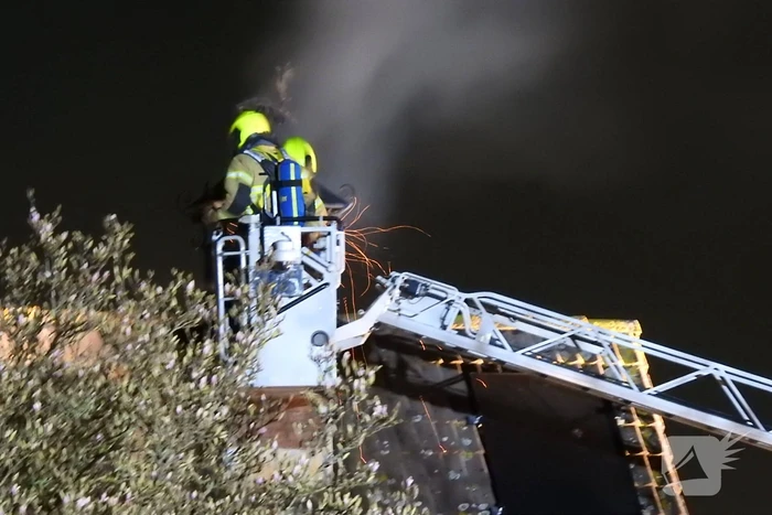 Flinke brand in schoorsteen van woning