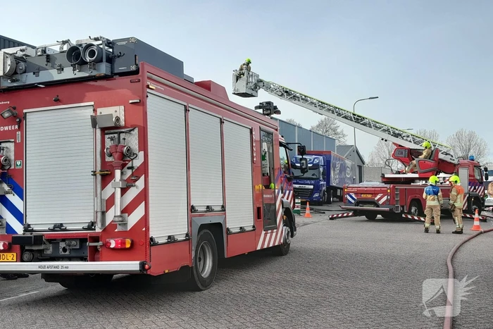 Brand in magazijn van bedrijfspand