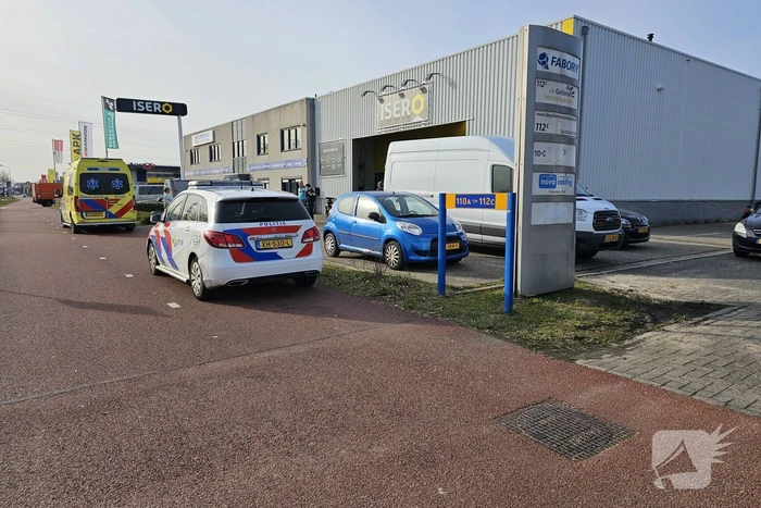 Scooter en bestelbus botsen