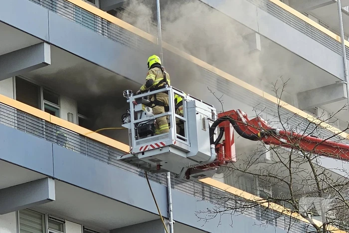 Zeer grote brand in flatwoning