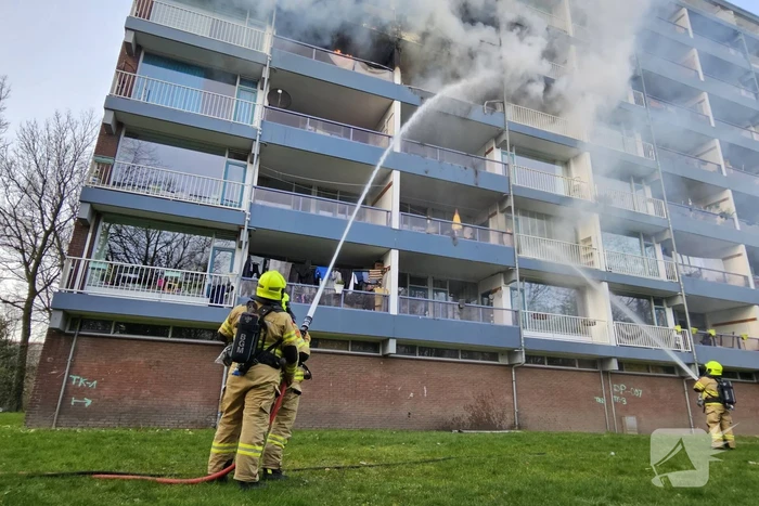 Zeer grote brand in flatwoning