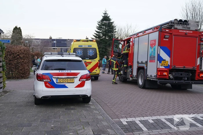 Kind met voet vast tussen spaken van fiets