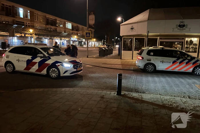Persoon gewond na steekincident voor portiekwoning