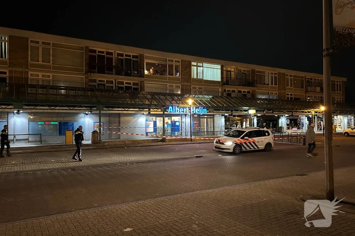 Persoon gewond na steekincident voor portiekwoning
