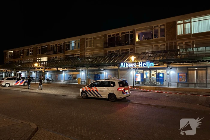 Persoon gewond na steekincident voor portiekwoning