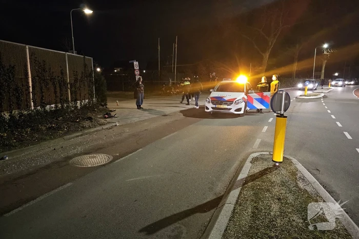 Schade na botsing tussen scooter en auto